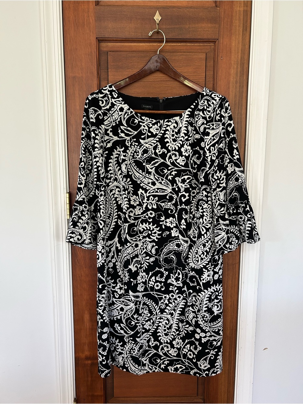 NWT Talbots Women’s Black White Paisley Floral Sheath Dress with Bell Sleeves 16